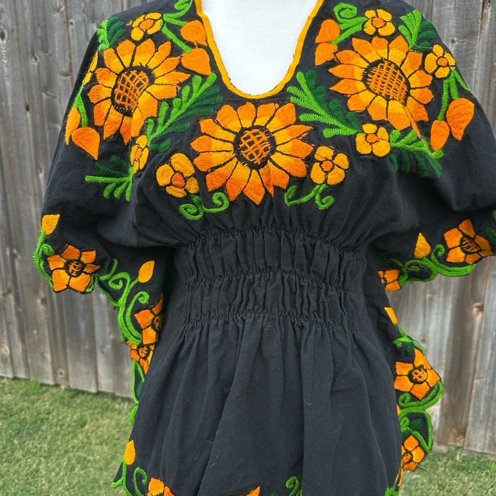 Floral Embroidered Black and Orange Women's Top NWOT - Picture 2 of 5